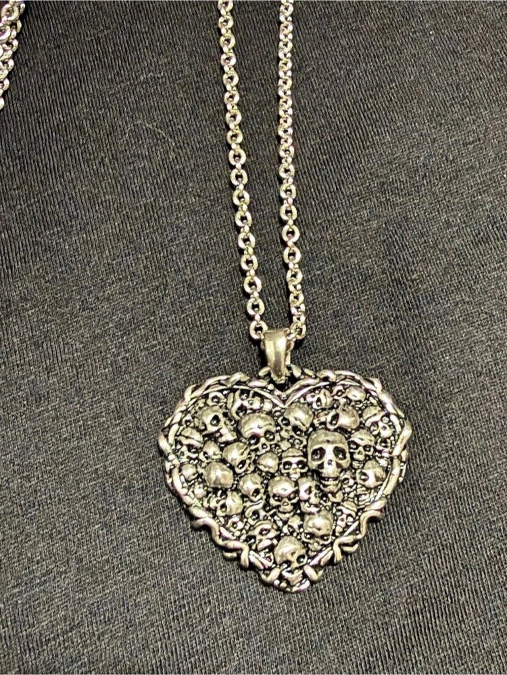 Skull Heart Pendant Necklace in Silver & Black New with tags